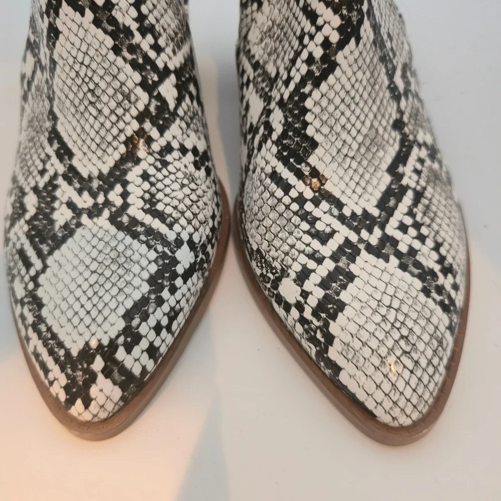 ZBY Women Ankle Boots Size 8 Faux Snakeskin Print Pointed Toe Block Heel Booties